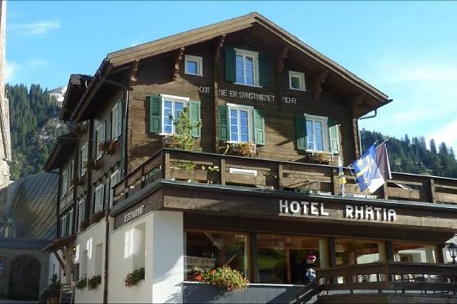 Aussenansicht Hotel Rhätia